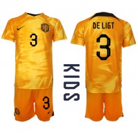 Dječji Nogometni Dres Nizozemska Matthijs de Ligt #3 Domaci SP 2022 Kratak Rukav (+ Kratke hlače)